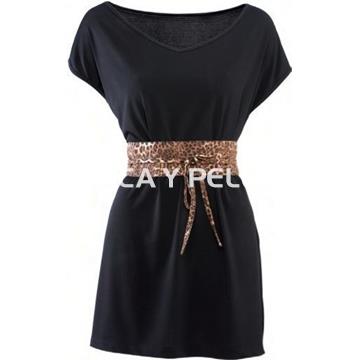 Camiseta negra larga con cinturón peluquería y estética - Imagen 1